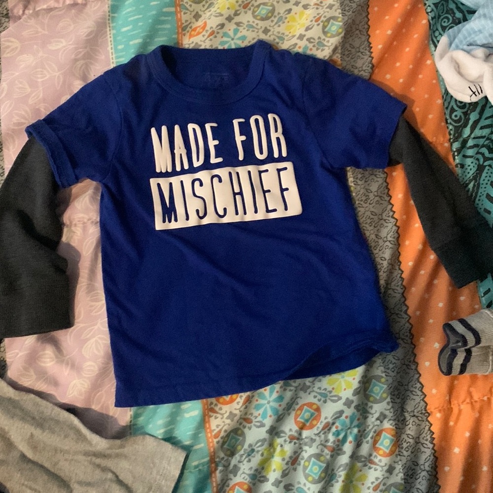 Lot 2 T long sleeve shirts